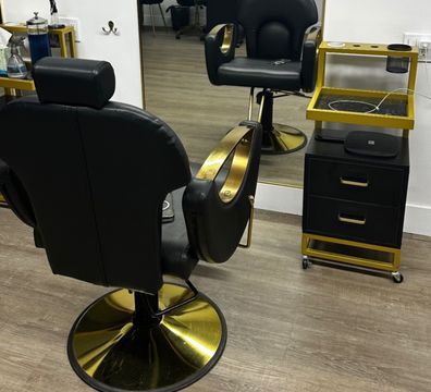 M beauty salon - 8119 Foothill Blvd, Sunland, CA 91040, USA - $ 500