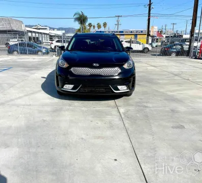 Kia Niro Touring Hybrid - Los Angeles, CA, USA - $ 14,900 