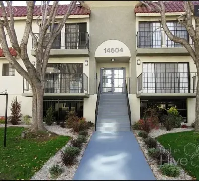 Townhouse for Rent - 14604 Gault St, Van Nuys, CA 91405, USA - $ 2,450