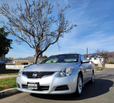 Nissan Altima 2,5S - 8432 Foothill Blvd, Sunland, CA 91040, USA - $ 6,995