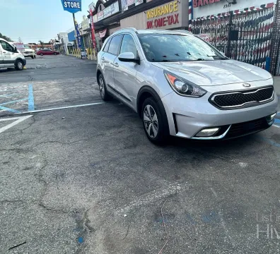 Kia Niro Plug-In - 8951 Woodman Ave unit 1, Arleta, CA 91331, USA - $ 13,000 