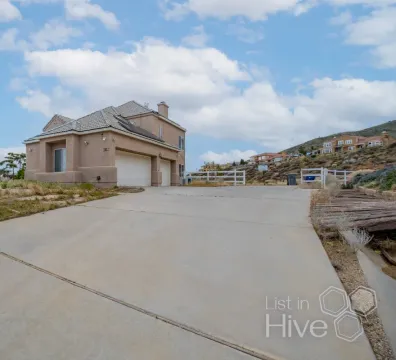 Remarkable residence - 420 Sugar Loaf Dr, Palmdale, CA 93551, USA - $ 4,700