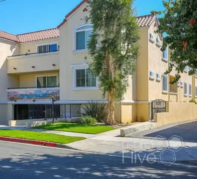 Condominium - Burbank, CA, USA - $ 639,000