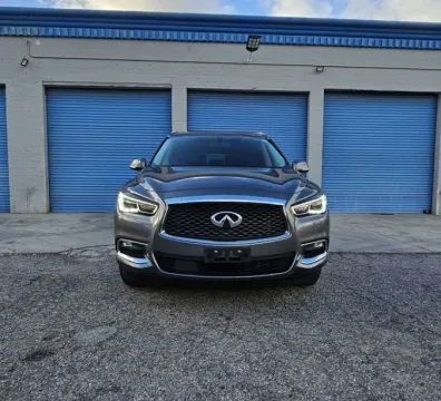 Infiniti - Sylmar, Los Angeles, CA, USA - $ 15,000