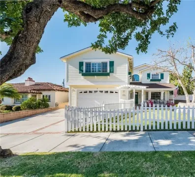 Custom built home with a separate studio - Burbank, CA, USA - $ 1,952,280