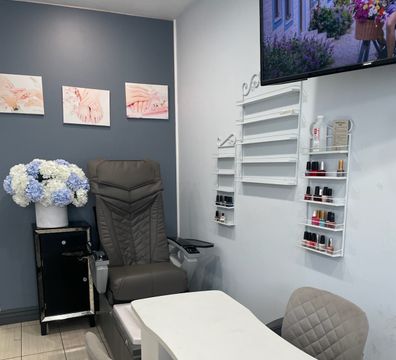 Licensed Manicurist Wanted – Join Our Established Salon - 355 E Magnolia Blvd, Burbank, CA 91502, USA
