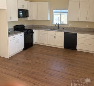 House for rent - 8766 Sharp Ave, Sun Valley, CA 91352, USA - $ 3,500